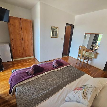 Apartments & Rooms Gaspar 罗维尼 外观 照片