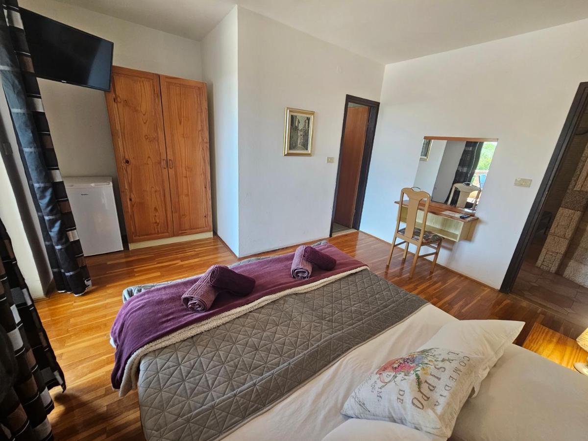 Apartments & Rooms Gaspar 罗维尼 外观 照片