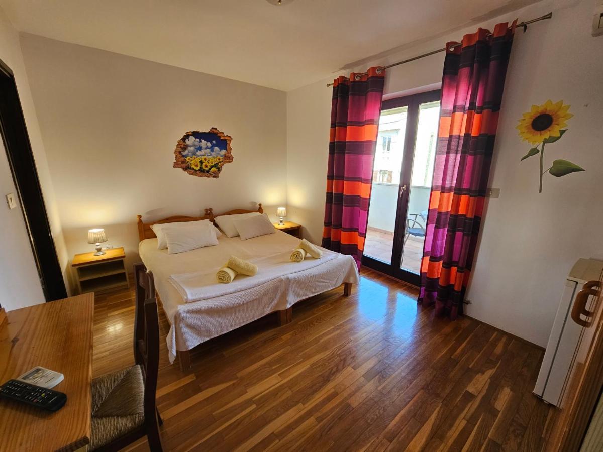 Apartments & Rooms Gaspar 罗维尼 外观 照片