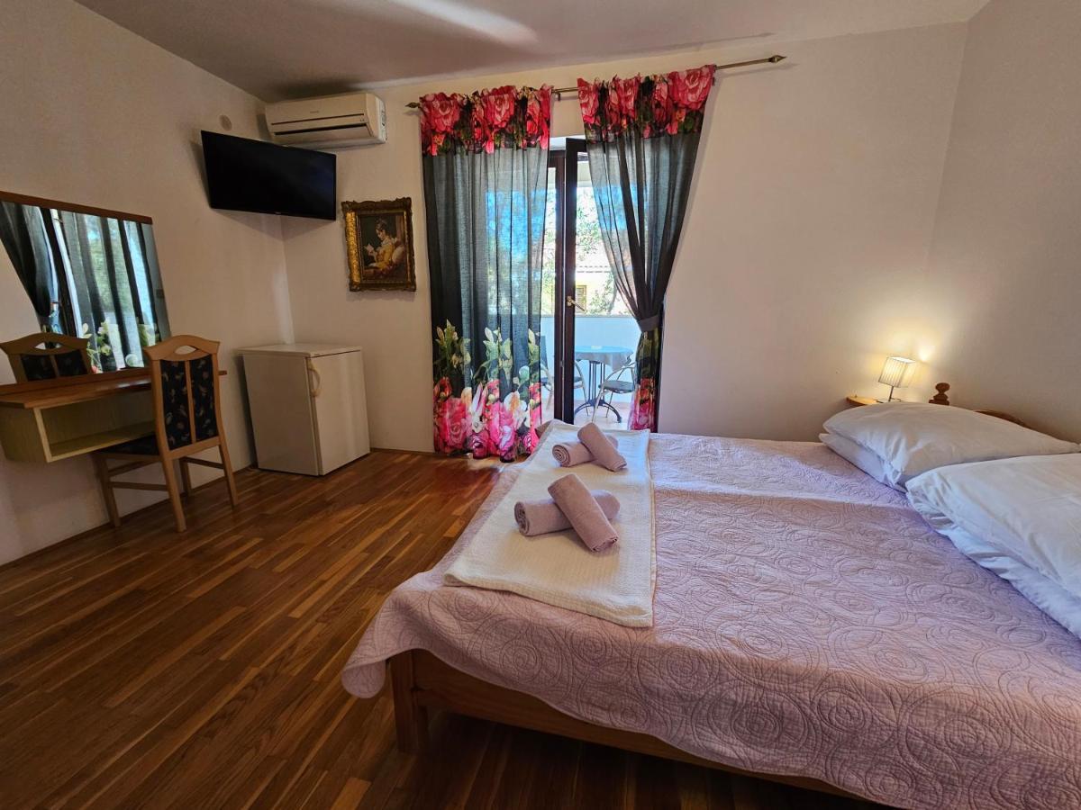 Apartments & Rooms Gaspar 罗维尼 外观 照片