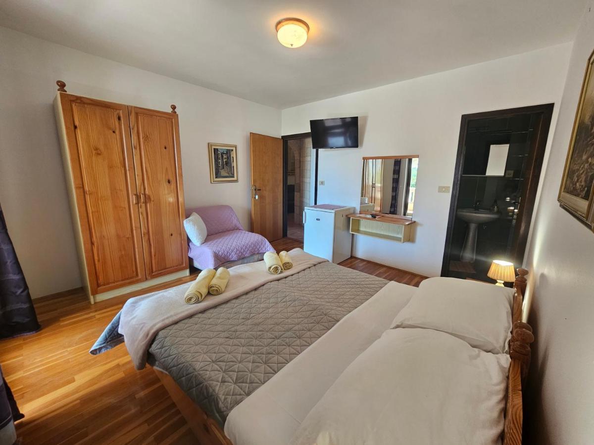 Apartments & Rooms Gaspar 罗维尼 外观 照片