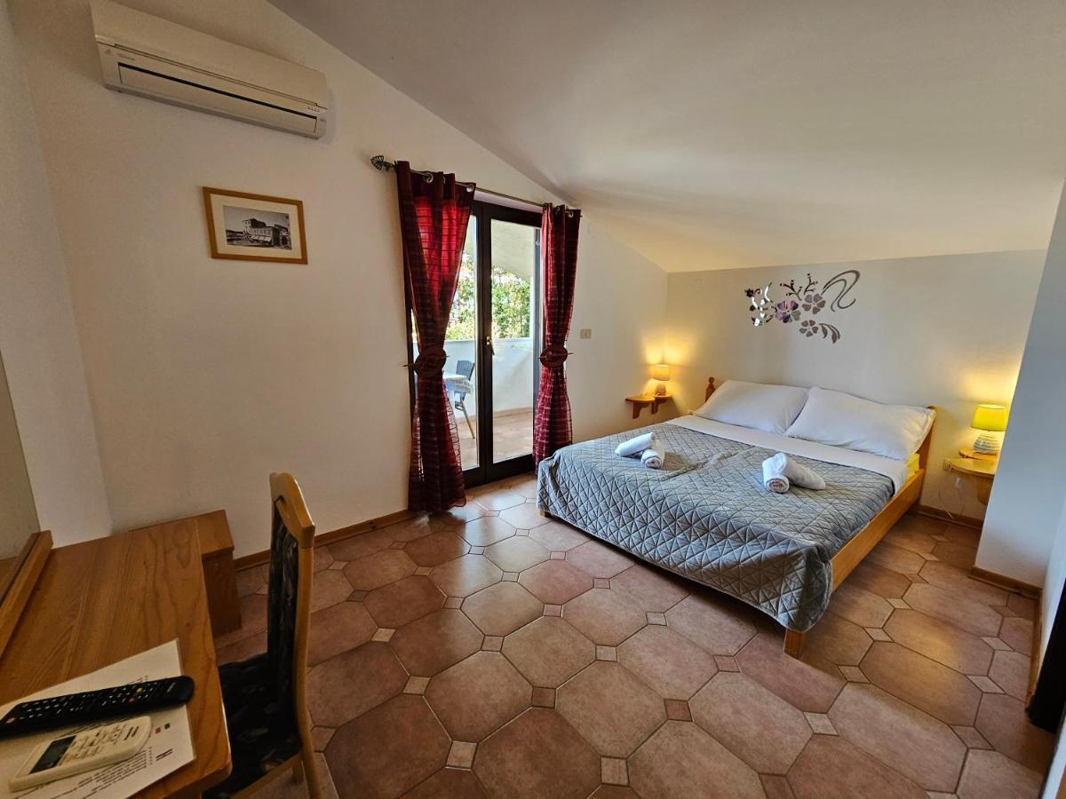 Apartments & Rooms Gaspar 罗维尼 外观 照片
