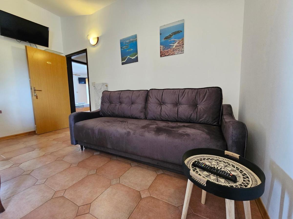 Apartments & Rooms Gaspar 罗维尼 外观 照片