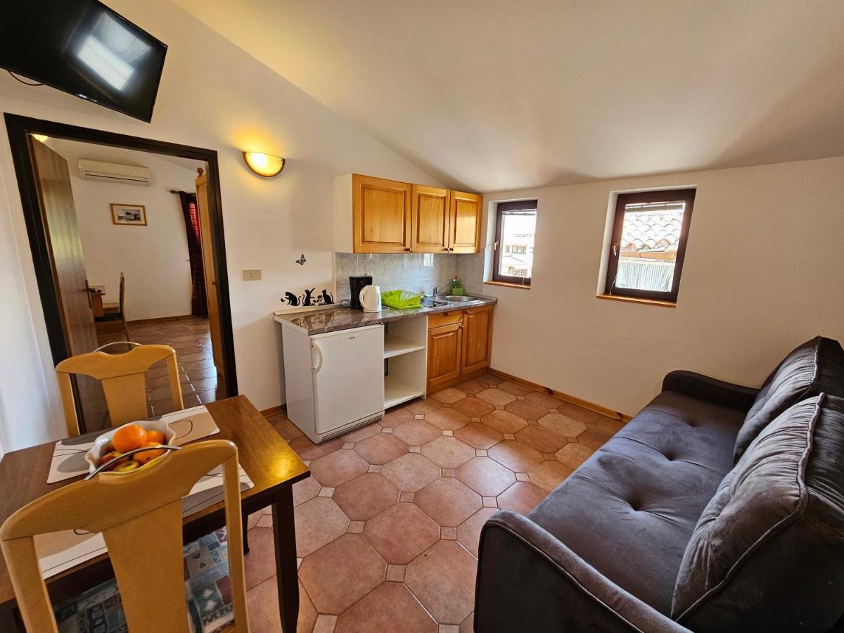 Apartments & Rooms Gaspar 罗维尼 外观 照片