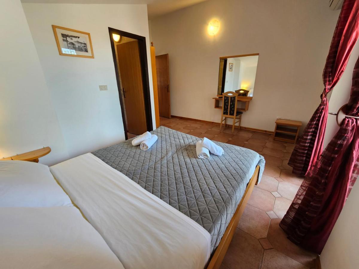 Apartments & Rooms Gaspar 罗维尼 外观 照片