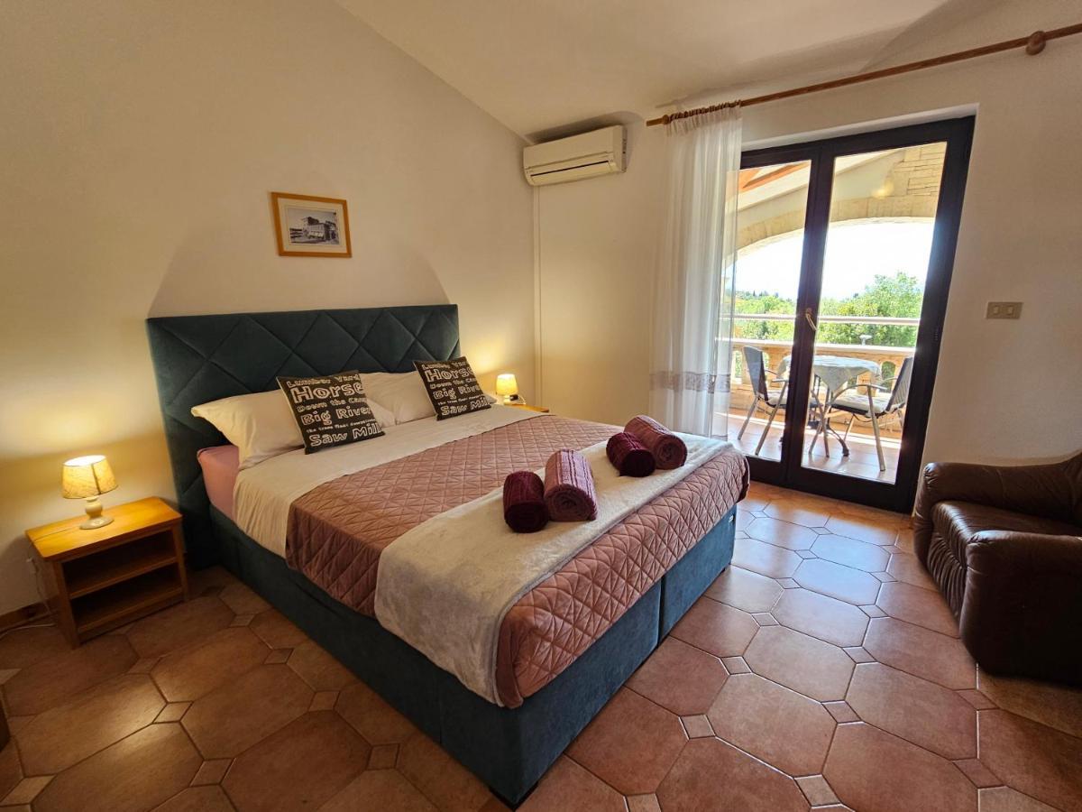 Apartments & Rooms Gaspar 罗维尼 外观 照片
