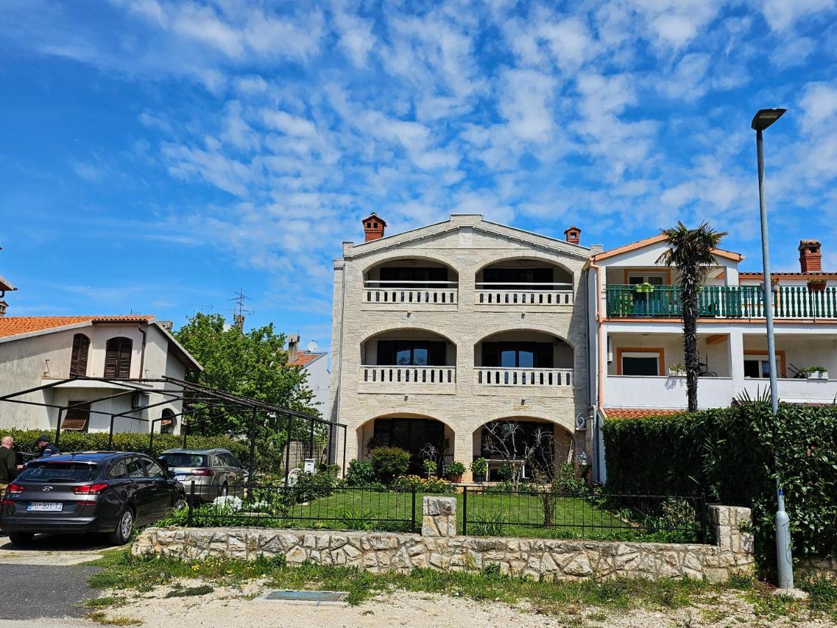 Apartments & Rooms Gaspar 罗维尼 外观 照片